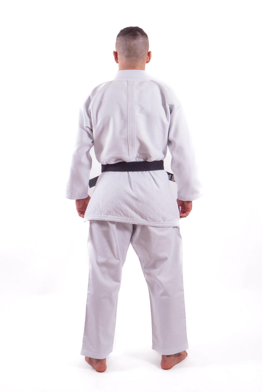 Essimo Wazari Bianco 750g – Judogi da Competizione | Regular e Slim Fit | 160–190 cm